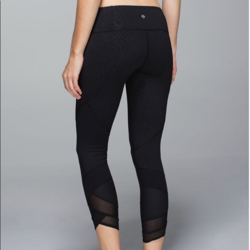 Lululemon Emerge Renewed Crop *Luxtreme